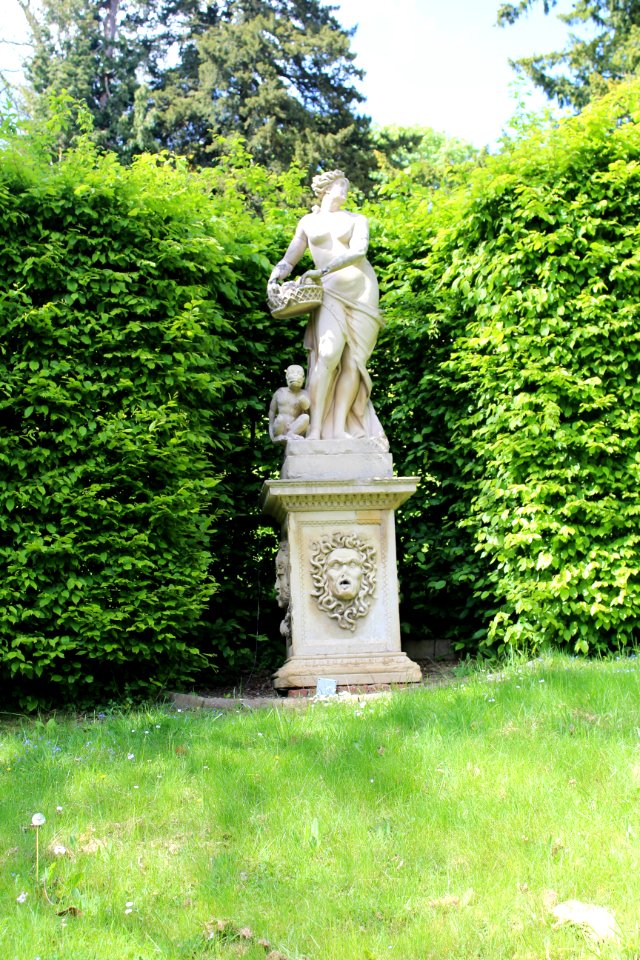 Statue of Pomona, Belvoir Castle