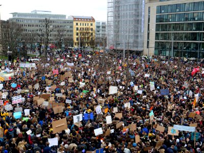 Start of the FridaysForFuture demonstration Berlin 15-03-2019 view from top 25