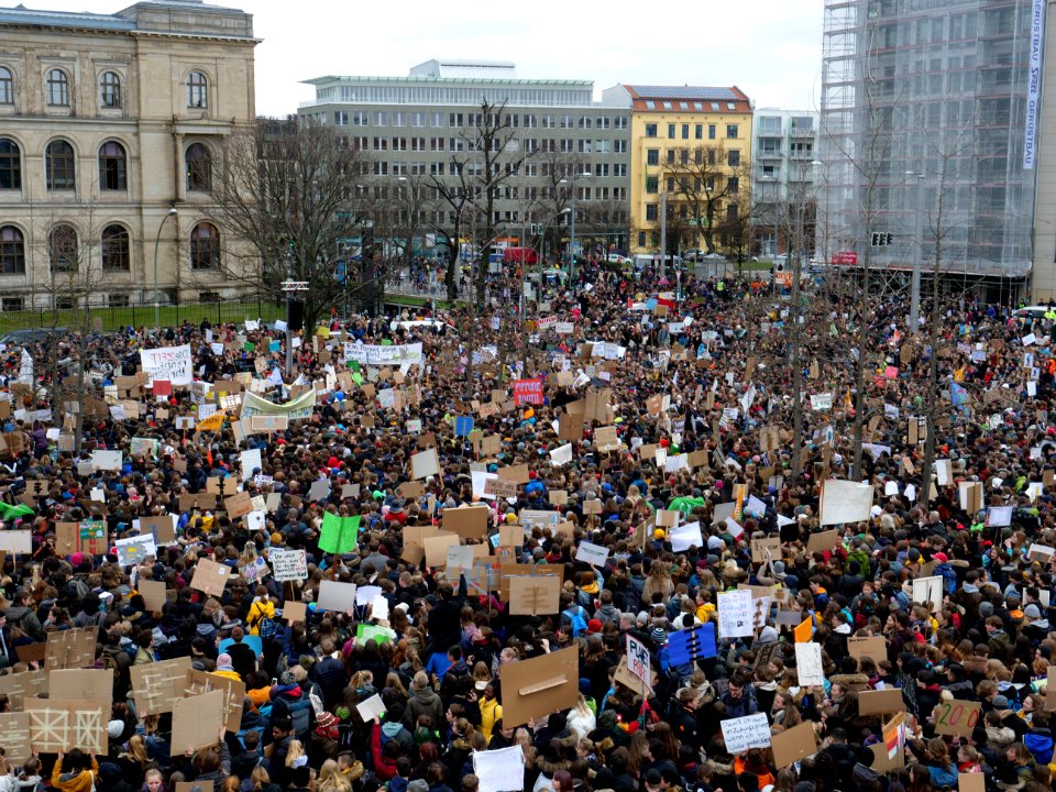 Start of the FridaysForFuture demonstration Berlin 15-03-2019 view from top 17