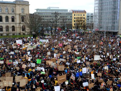 Start of the FridaysForFuture demonstration Berlin 15-03-2019 view from top 17