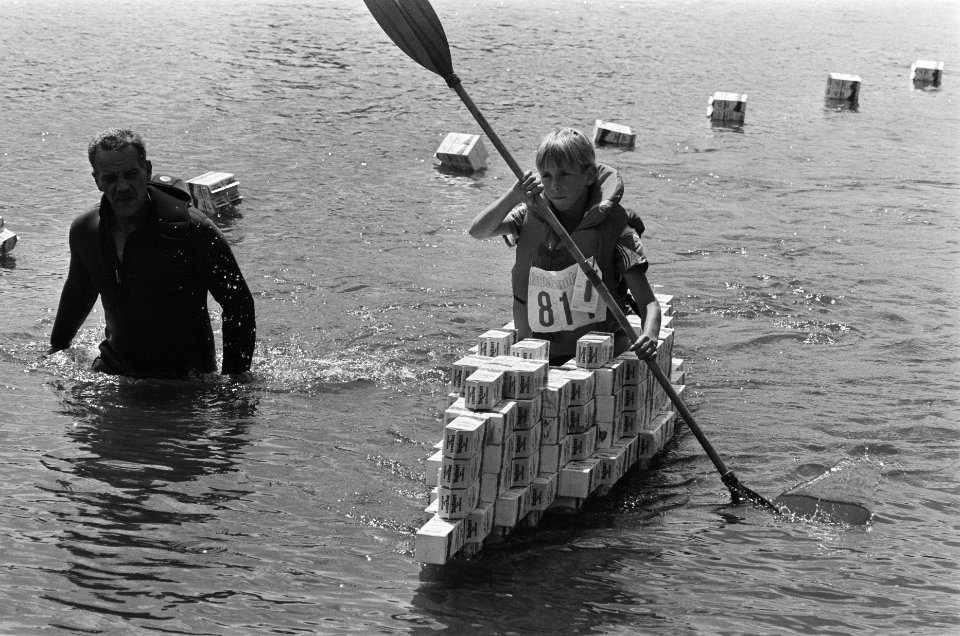 Start Nederlandse melkpakkenrace te water op de Flevohof, Bestanddeelnr 933-7070