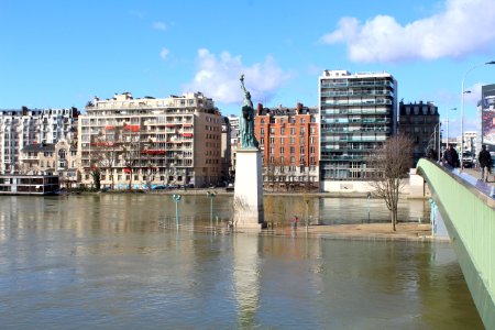 Statue Liberté Île Cygnes Paris 3