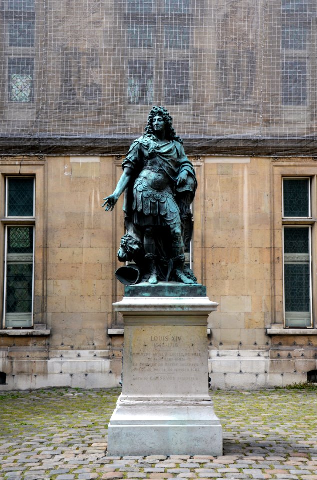 Statue Louis XIV, Hôtel de Carnavalet 2