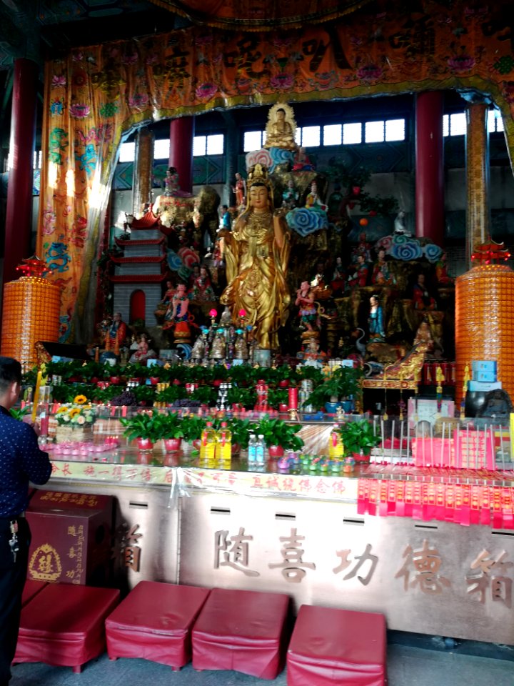 Statue of Guanyin, Kaifu Temple, picture1