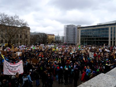 Start of the FridaysForFuture demonstration Berlin 15-03-2019 view from top 01