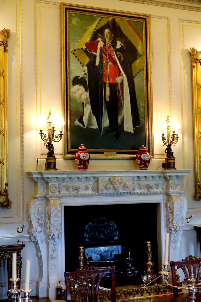 State Dining Room fireplace, with portrait of Henry, 6th Earl of Harewood, by William Nicholson, 1936 - Harewood House - West Yorkshire, England - DSC02023