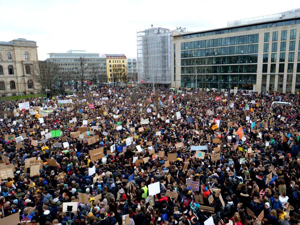 Start of the FridaysForFuture demonstration Berlin 15-03-2019 view from top 11