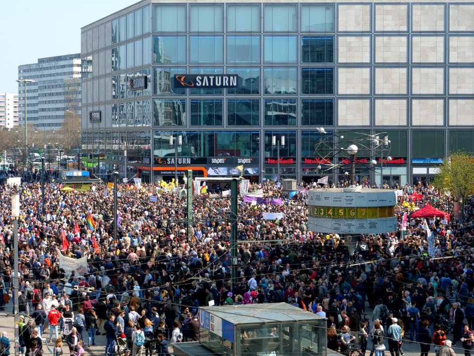 Start of the Mietenwahnsinn demonstration in Berlin 06-04-2019 08