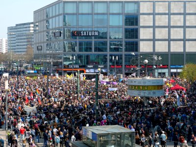 Start of the Mietenwahnsinn demonstration in Berlin 06-04-2019 08