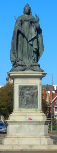 Statue of Queen Victoria, Grand Avenue, Hove (NHLE Code 1187555) (September 2018) (2)