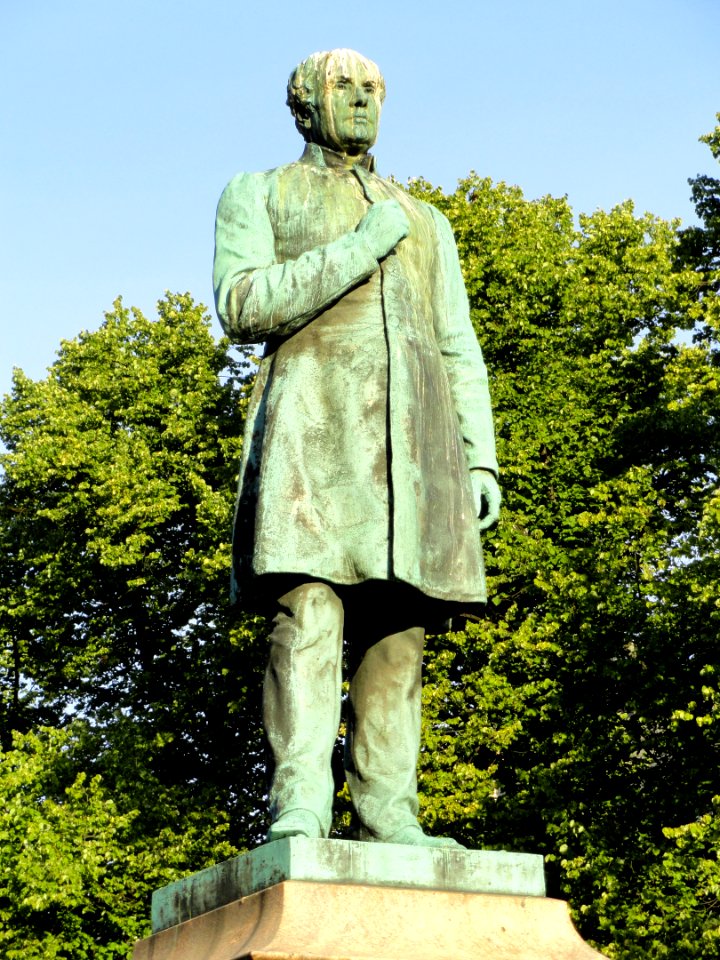 Statue of Johan Ludvig Runeberg in Helsinki - DSC03905