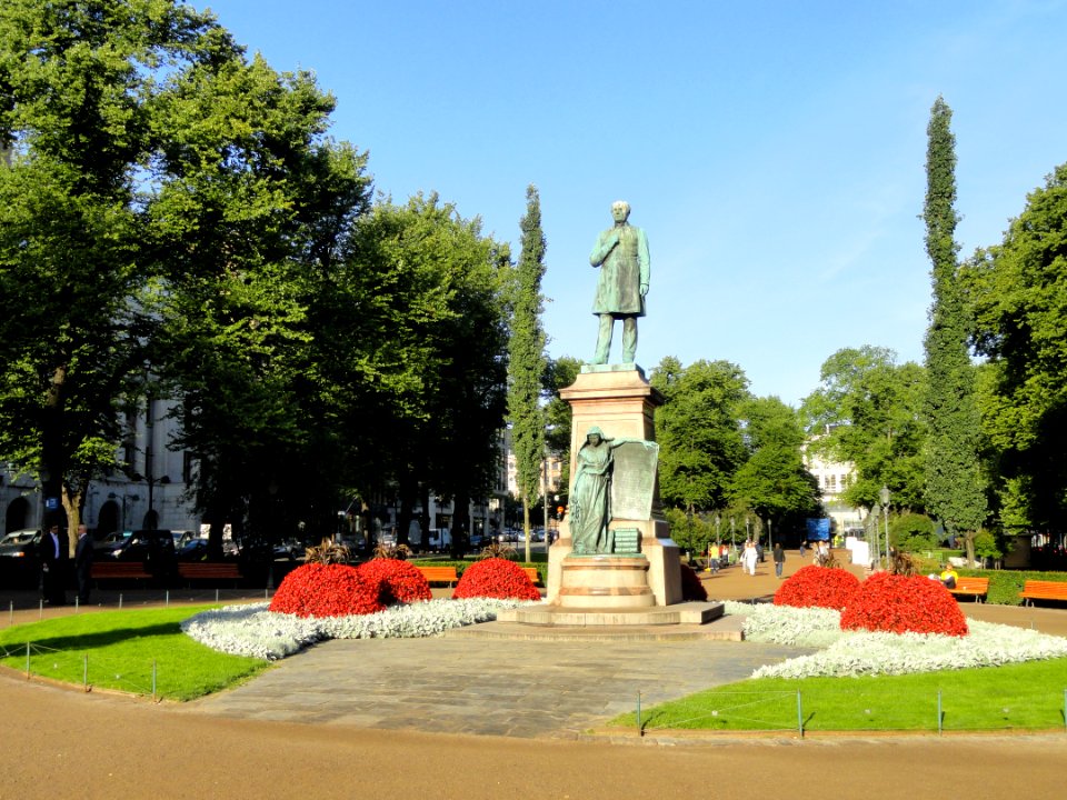 Statue of Johan Ludvig Runeberg in Helsinki - DSC03907