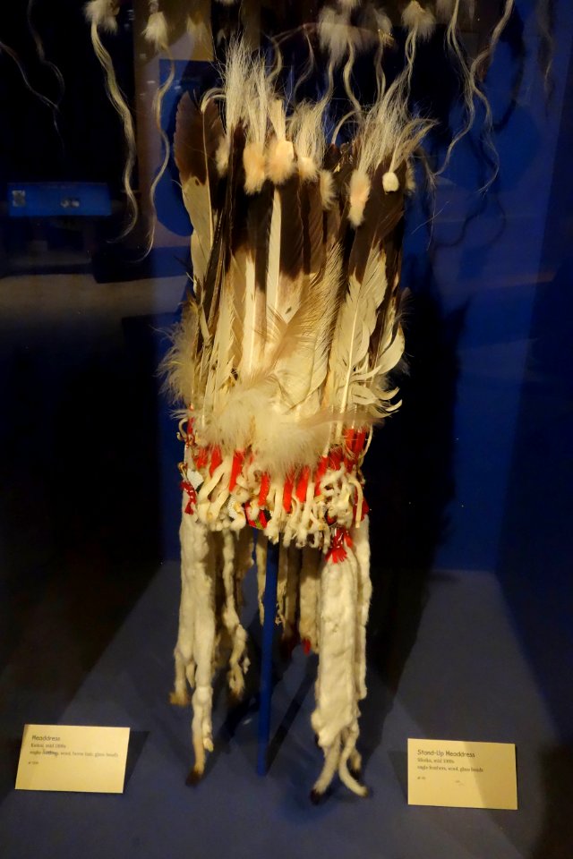 Stand-Up Headdress, Siksika, mid 1900s, eagle feathers, wool, glass beads - Glenbow Museum - DSC01021