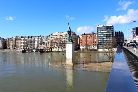 Statue Liberté Île Cygnes Paris 7