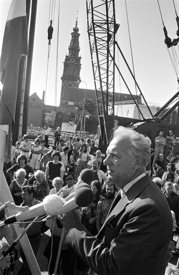 Start nieuwbouw in Amsterdamse Nieuwmarkt-buurt, opdracht Gemeentelijke Voorlich, Bestanddeelnr 928-7442