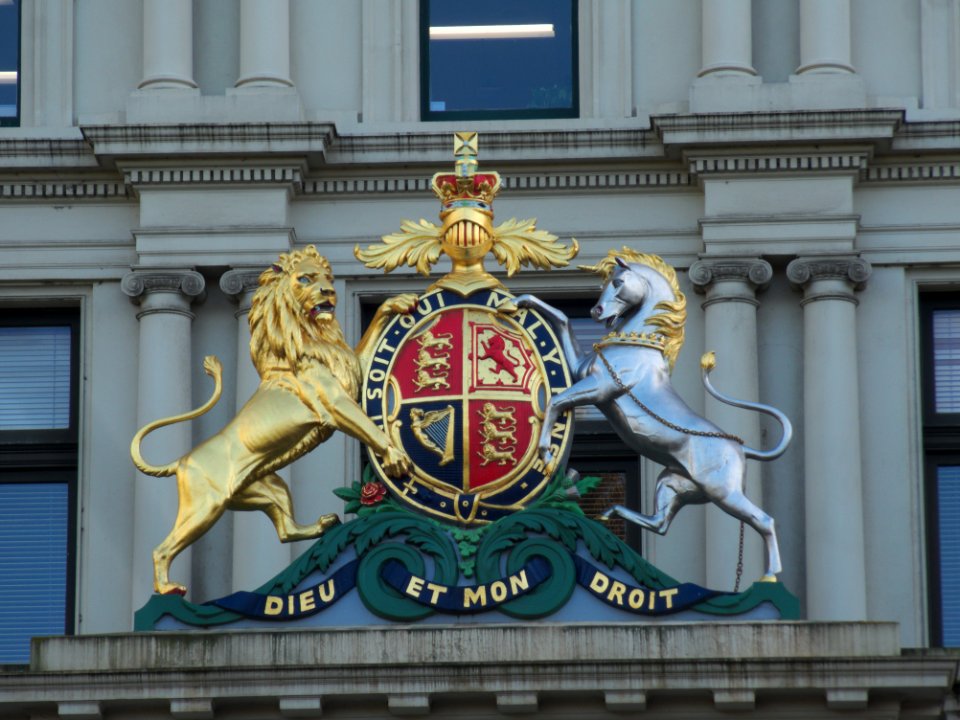 State Government Offices Coat of Arms Melbourne 20180724-002