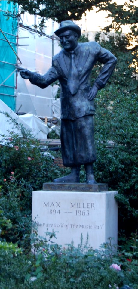Statue of Max Miller, New Road, Brighton (September 2018)
