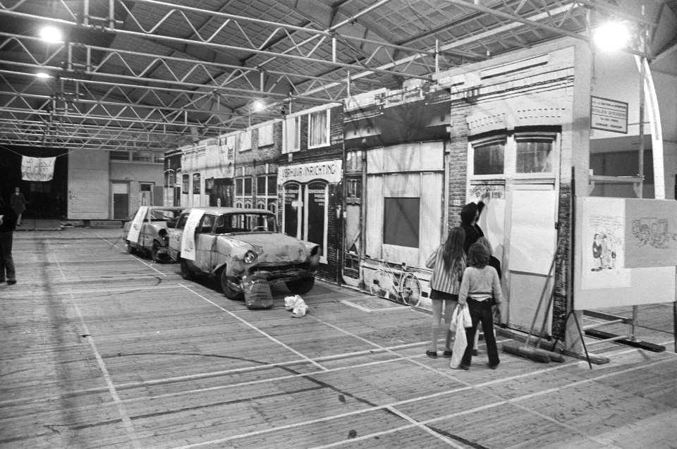 Stands in RAI gebouw met autowrakken, Bestanddeelnr 925-5459