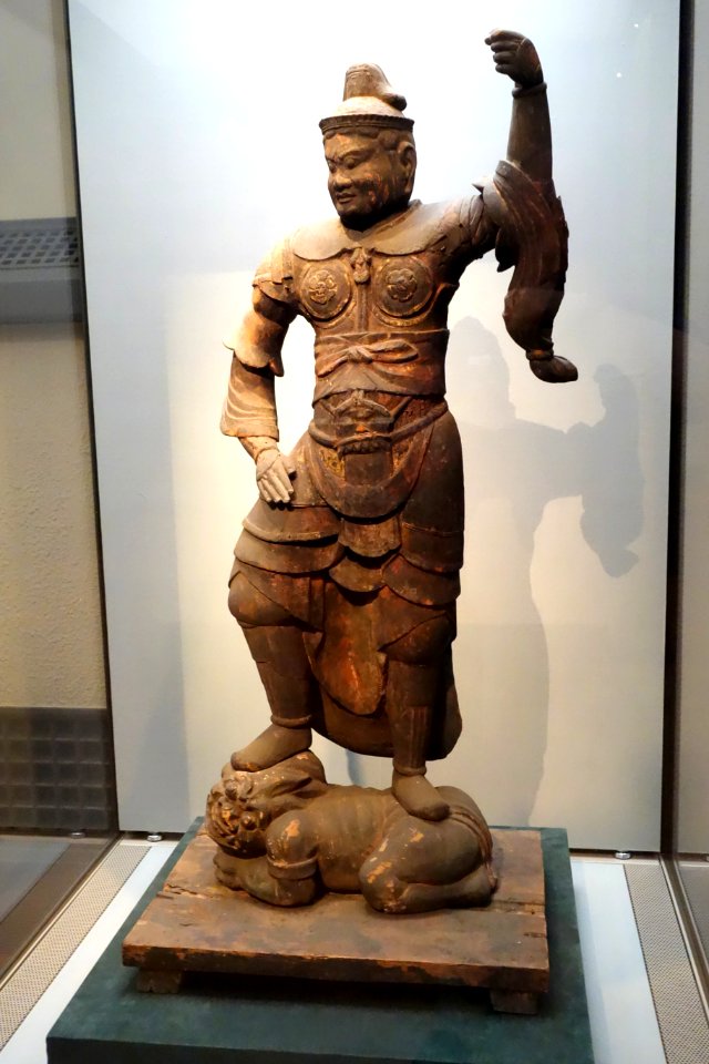 Standing Tenno (Deva King), Heian period, 12th century, wood with polychromy - Tokyo National Museum - DSC05084