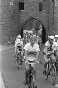 Start van de Tour der Verenigde Naties in Arnhem, Bestanddeelnr 910-5532