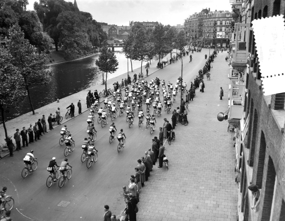 Start wielerkoers Amsterdam-Arnhem-Amsterdam te Amsterdam, Bestanddeelnr 907-8755