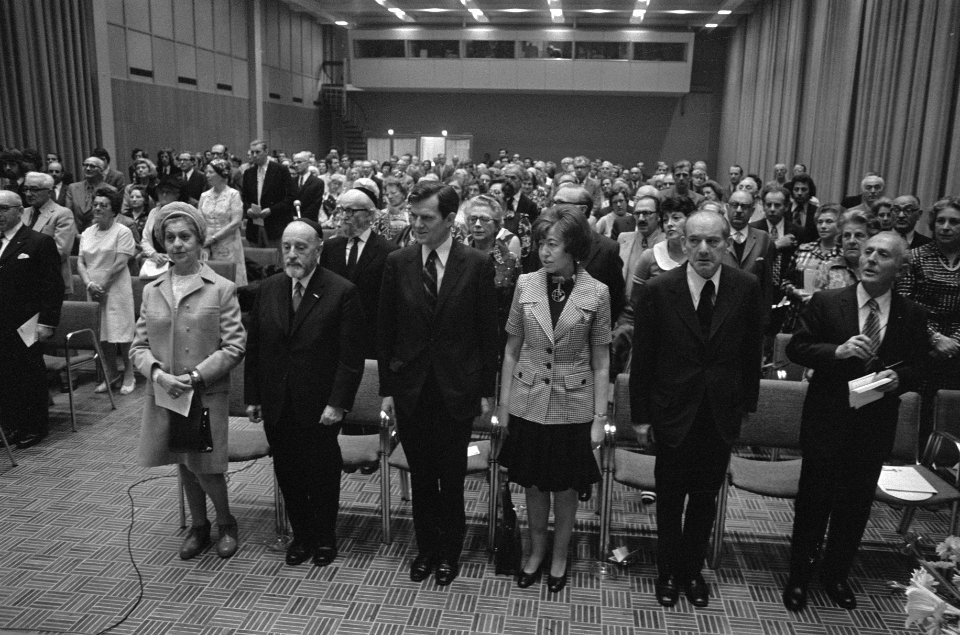 State of Israel Bonds in Glazen Zaal in RAI, opdracht heer Sijer, Bestanddeelnr 927-2039