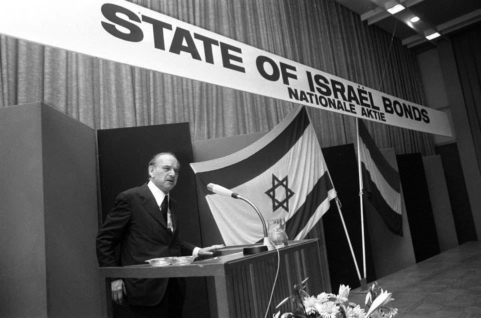 State of Israel Bonds in Glazen Zaal in RAI, opdracht heer Sijer, Bestanddeelnr 927-2034