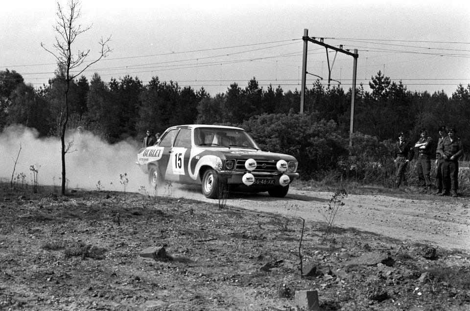 Start Internationaal Tulpenrallye 74 in Amersfoort Frankenhout-Kok van Burleyte, Bestanddeelnr 927-1525