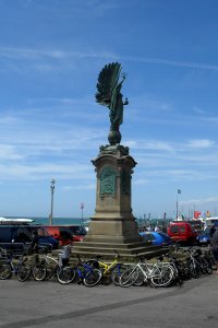Statue of King Edward VII (Peace Memorial), King's Road, Brighton (NHLE Code 1381644) (July 2010)