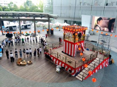 Stand-up meeting to prepare Hills Matsuri