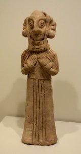 Standing female votary, Syria, Upper Euphrates Region, late 3rd or early 2nd millenium BC, terracotta, slip painted - Cincinnati Art Museum - DSC03981