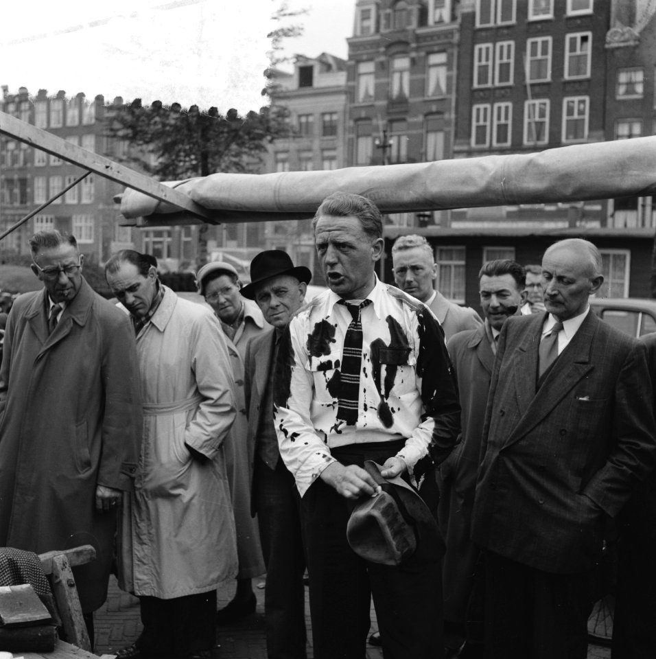 Standwerker op bevrijdingsmarkt Van de Vorst, Bestanddeelnr 907-7674