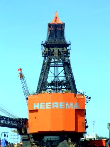 Starboard crane rear view photo 2