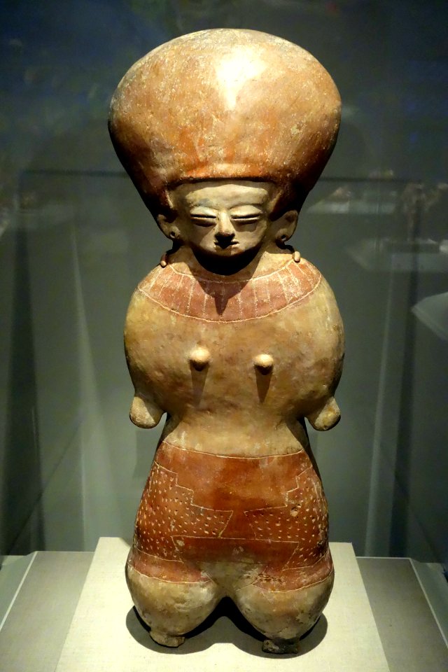 Standing female figure, Ecuador, Manabi, 1500-1300 BC, earthenware and pigment - De Young Museum - DSC00406