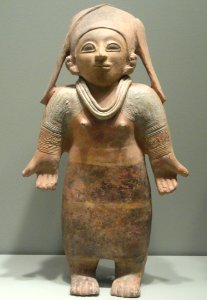 Standing Female Figure, 400 BC - 500 AD, Jama Coaque style, Chone sub-style, Ecuador, earthenware with various pigments - Gardiner Museum, Toronto - DSC01204
