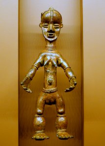 Standing female figure, Dan peoples, Liberia, 1920s, cast brass - National Museum of Natural History, United States - DSC00481