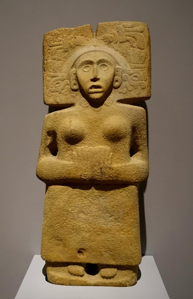 Standing female figure, Huastec culture, Tamaulipas state, Early Postclassic period, c. 900-1250 AD, sandstone - Dallas Museum of Art - DSC04617