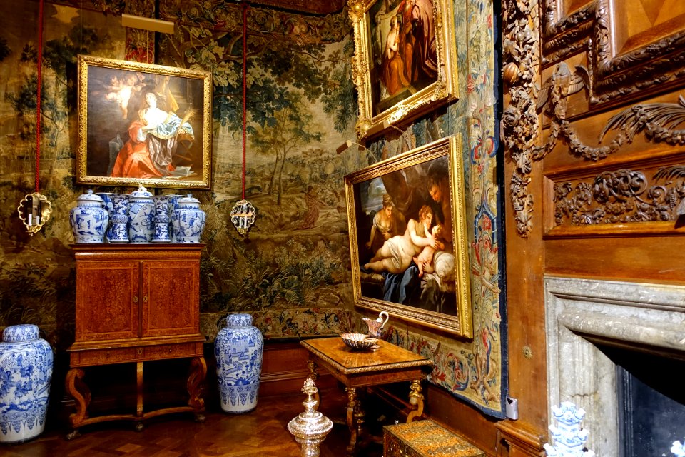 State Bedchamber, Chatsworth House - Derbyshire, England - DSC03218