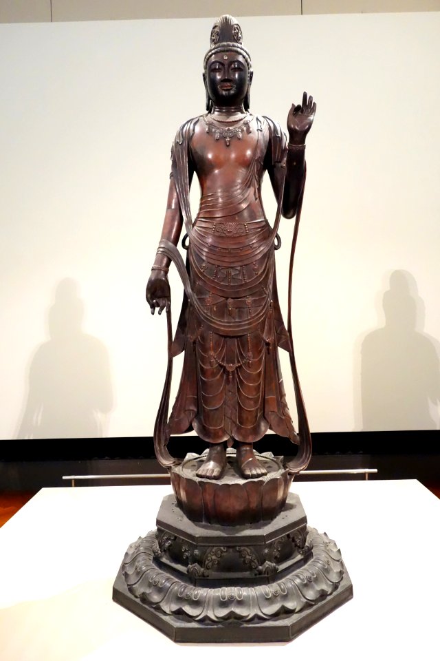 Standing Sho-kannon Bosatsu (Arya Avaolkitesvara), Showa copy of original in Yakushiji, Nara, Asuka-Nara period, 7th-8th century, gilt bronze - Tokyo National Museum - DSDSC05650