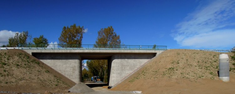 Starrrahmenbrücke der Staatsstraße 8 südwestlich Wolteritz kurz nach Fertigstellung des Ersatzneubaus 2017