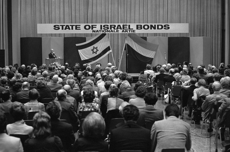 State of Israel Bonds in Glazen Zaal in RAI, opdracht heer Sijer, Bestanddeelnr 927-2042