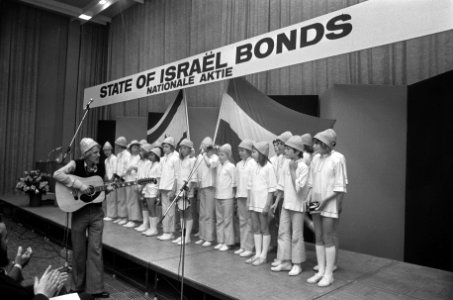 State of Israel Bonds in Glazen Zaal in RAI, opdracht heer Sijer, Bestanddeelnr 927-2036 photo
