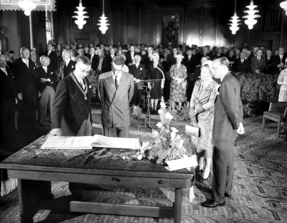 Statiebezoek koning Boudewijn , bezoek stadhuis Amsterdam, Bestanddeelnr 910-5016