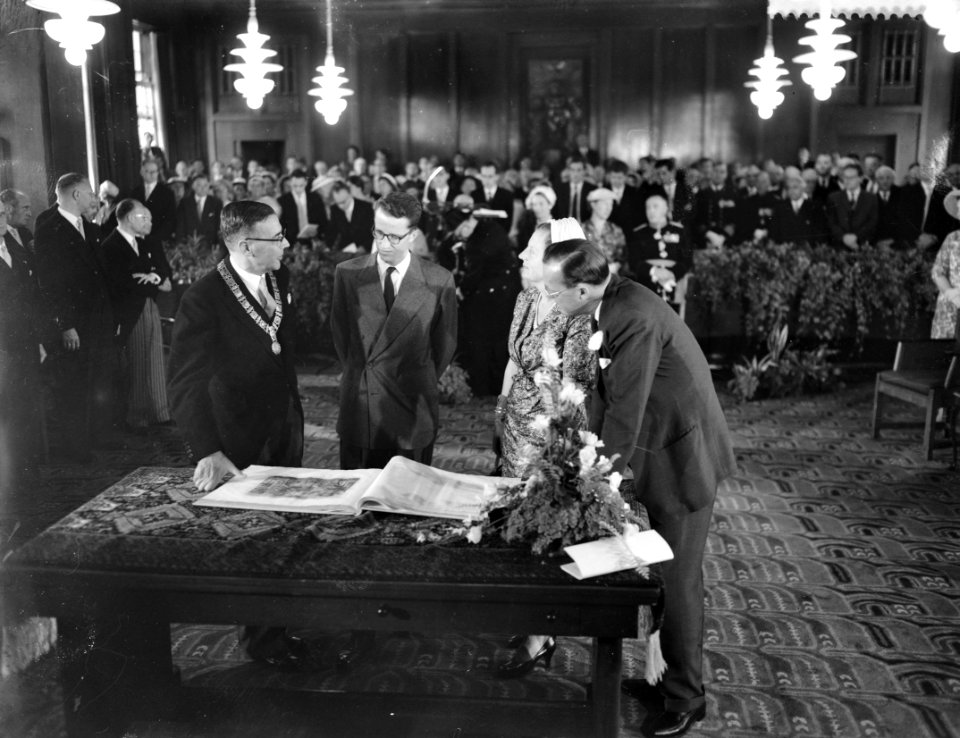 Statiebezoek koning Boudewijn , bezoek stadhuis Amsterdam, Bestanddeelnr 910-5015