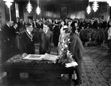 Statiebezoek koning Boudewijn , bezoek stadhuis Amsterdam, Bestanddeelnr 910-5015