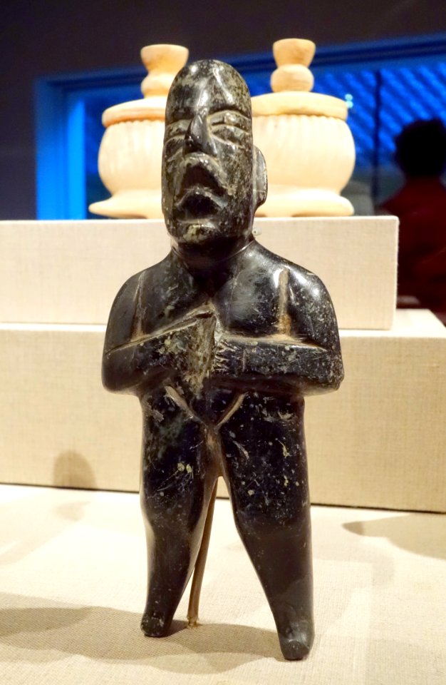 Standing figure, Mexico, Olmec, 900 BC, serpentine - De Young Museum - DSC00538