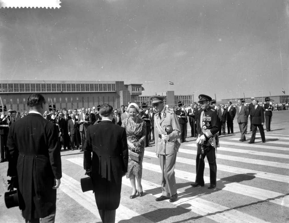 Statiebezoek koning Boudewijn , aankomst op Schiphol, Bestanddeelnr 910-4998