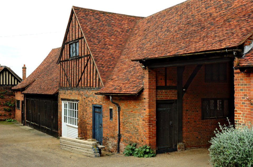 Stable-Yard-Hatfield-House-20051105-025
