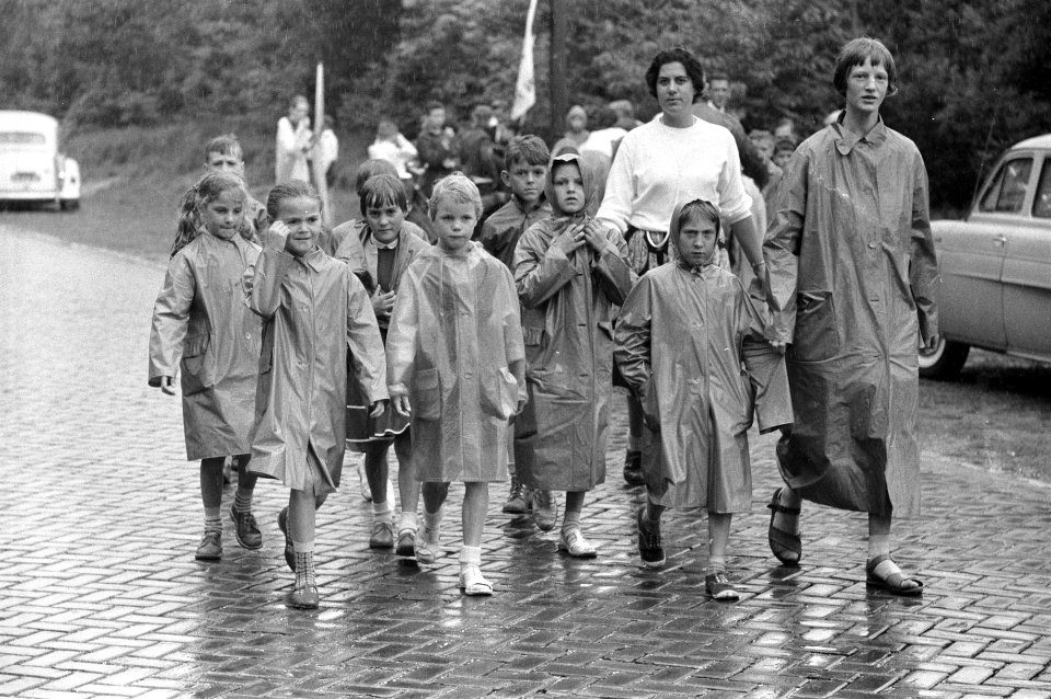 Start van de jeugdvierdaagse te Breda, Bestanddeelnr 911-4931