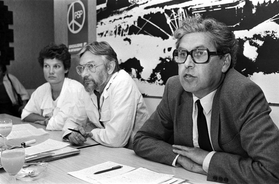 Start verkiezingscampagne PSP ( Den Haag ) v.l.n.r. Andrée van Es, Brian van de, Bestanddeelnr 932-2867